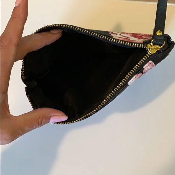 Black floral wristlet - Picture 5 of 7